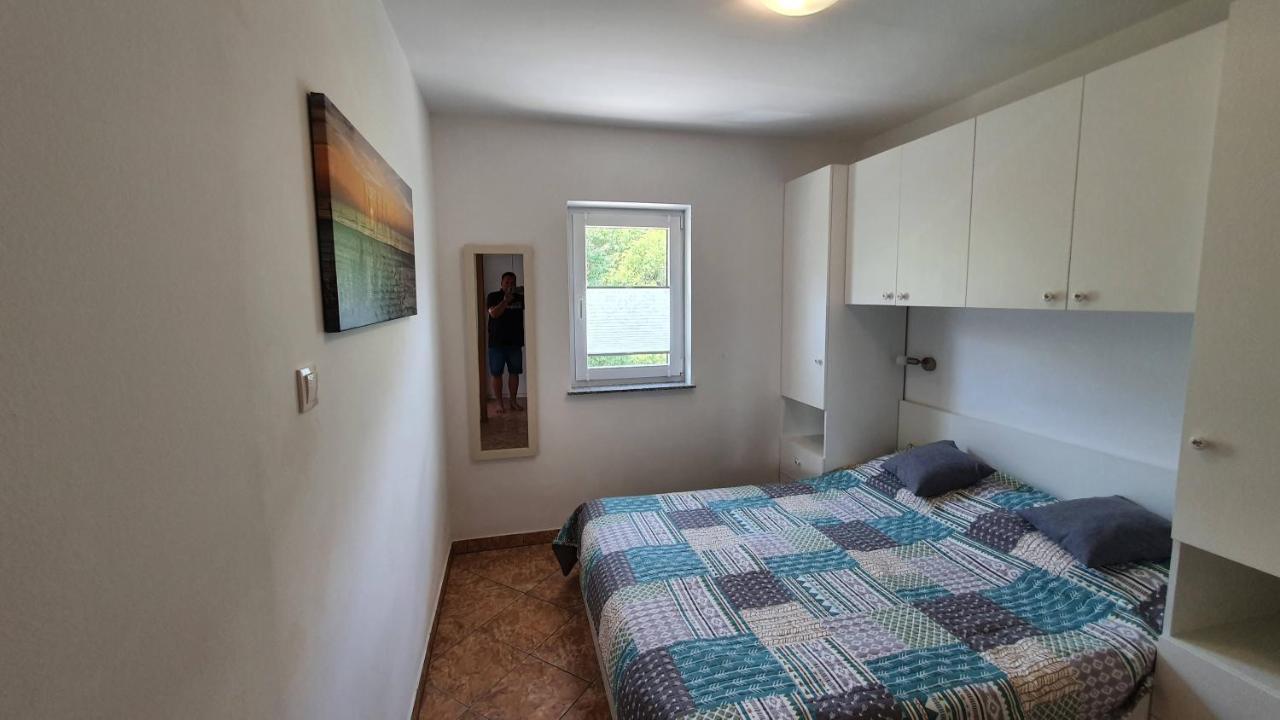 Apartment Helmut With Sea View Башка Экстерьер фото